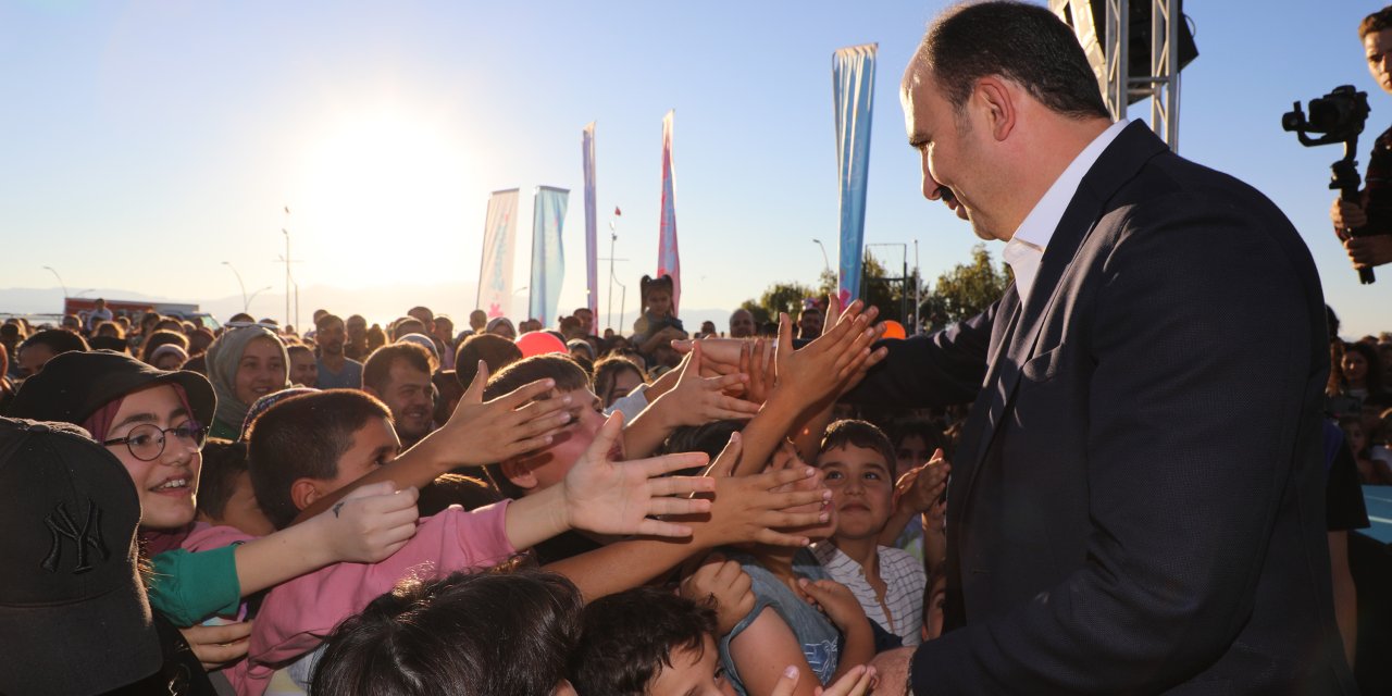 Başkan Altay, gençleri doğum günü hediyeleriyle sevindirecek