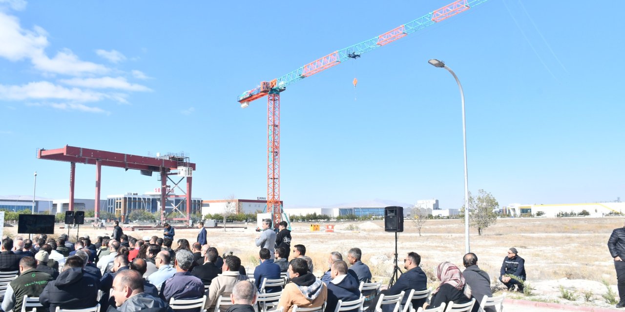 Konya’da üretilen yerli vinç tanıtıldı