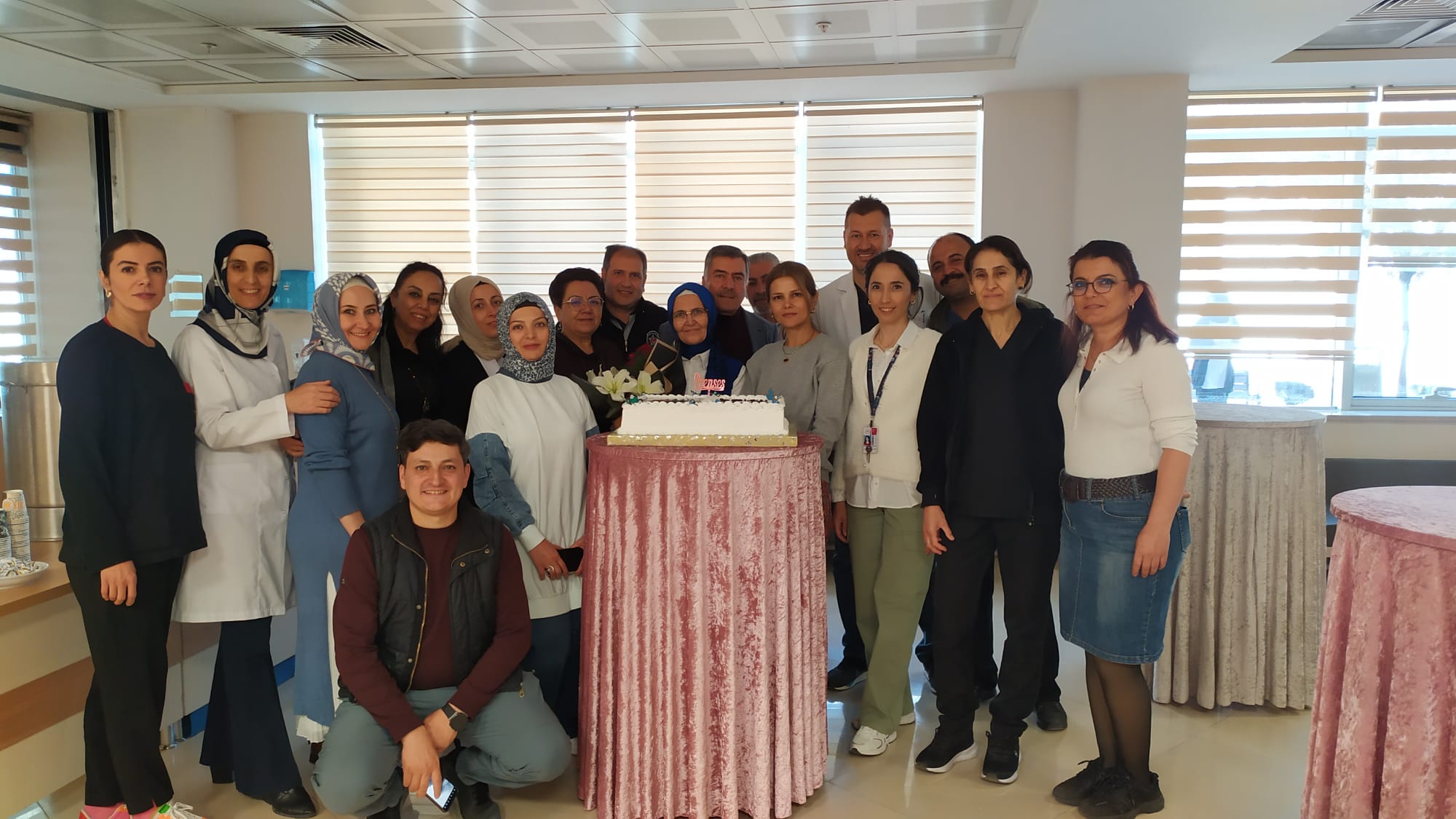 44 Yıllık meslekten duygusal veda! Semra hemşire emekli oldu