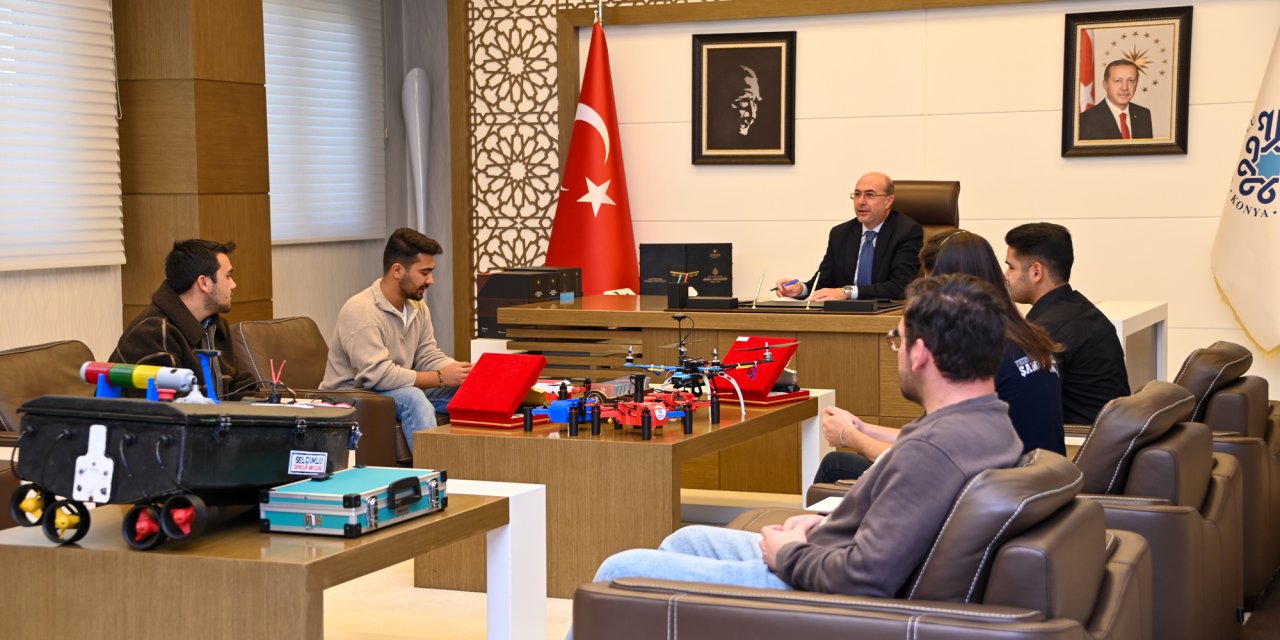 TEKNOFEST’te Selçuklu’yu gururlandıran takımlardan Başkan Pekyatırmacı’ya ziyaret