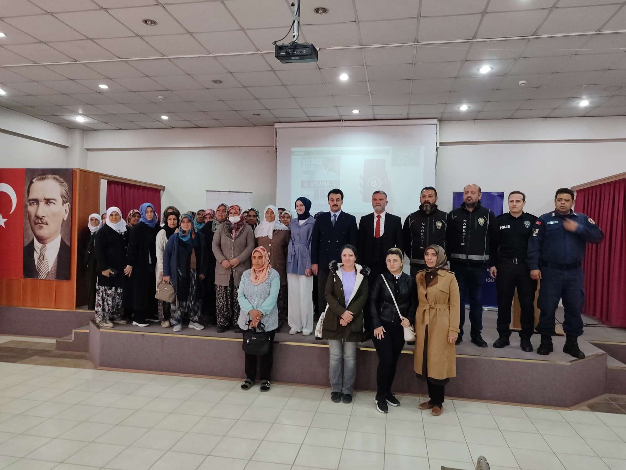 Derbent’te "En İyi Narkotik Polisi Anne" Konferansına Yoğun İlgi