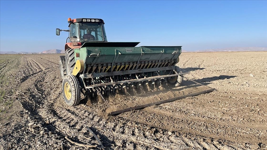 Kuraklık Konya çiftçisini bekletiyor! Tohumlar yağmur bekliyor
