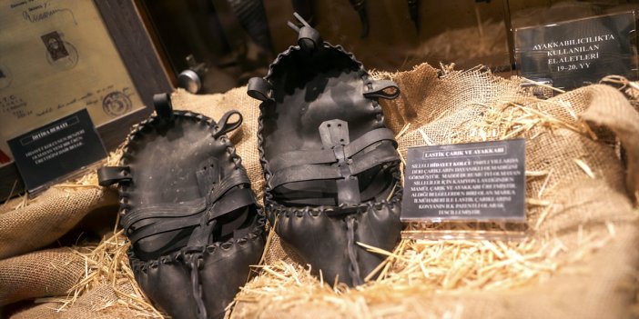 Konyalı çarıkçının 1930'lu yıllarda yaptığı lastik çarık geçmişe götürüyor