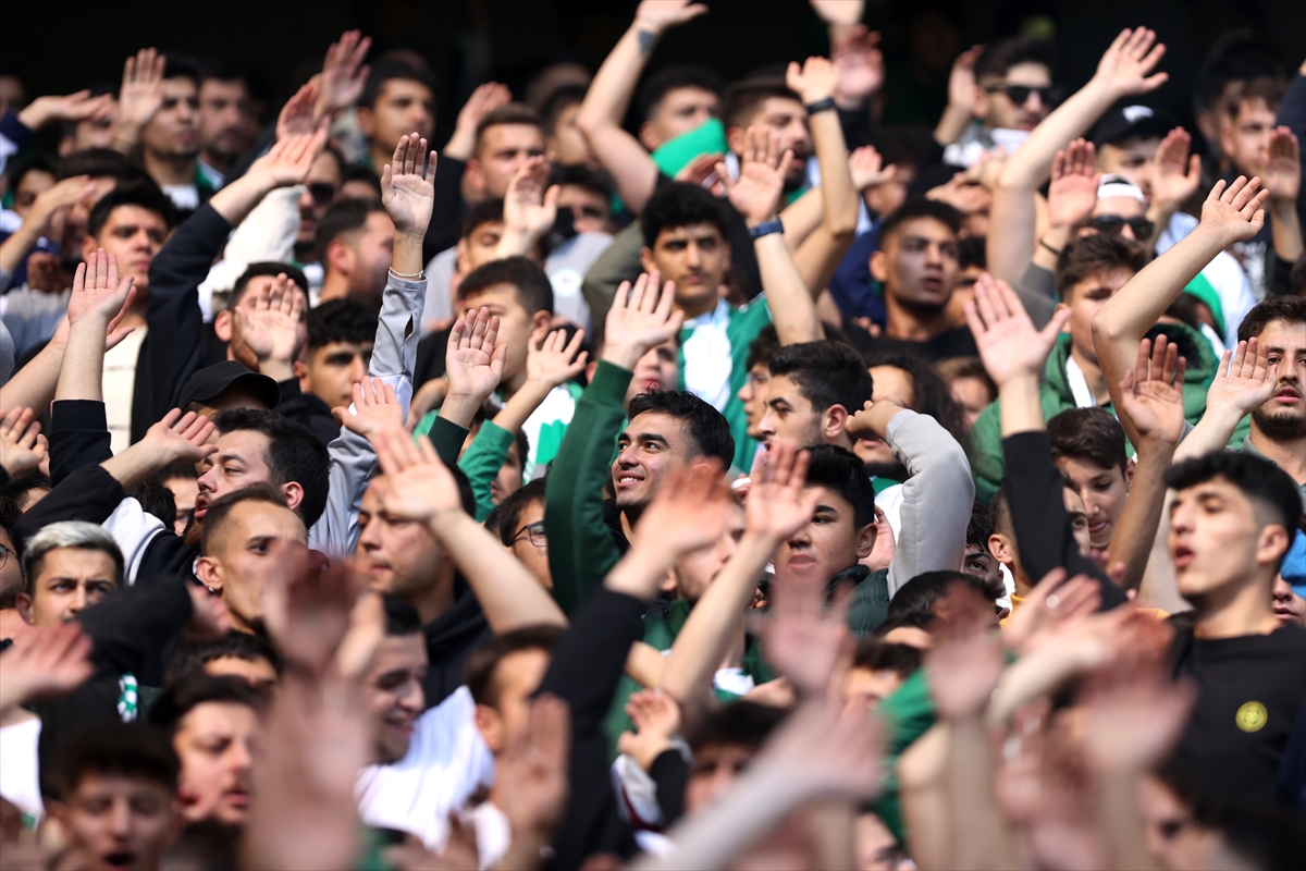 Recep Uçar'dan Konyaspor taraftarına övgü dolu sözler! Uçar: 11 kişiyle değil, 12 kişiyle savunma yaptık