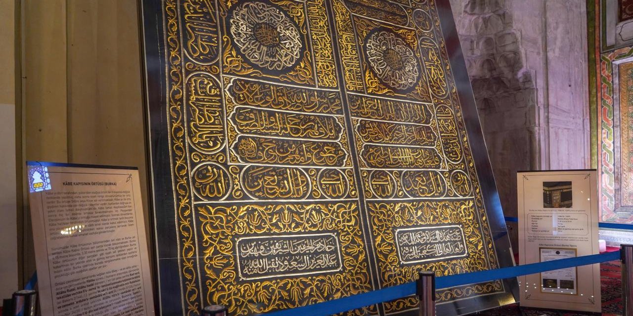 Kabe'nin kapı örtüsü Edirne'de sergileniyor