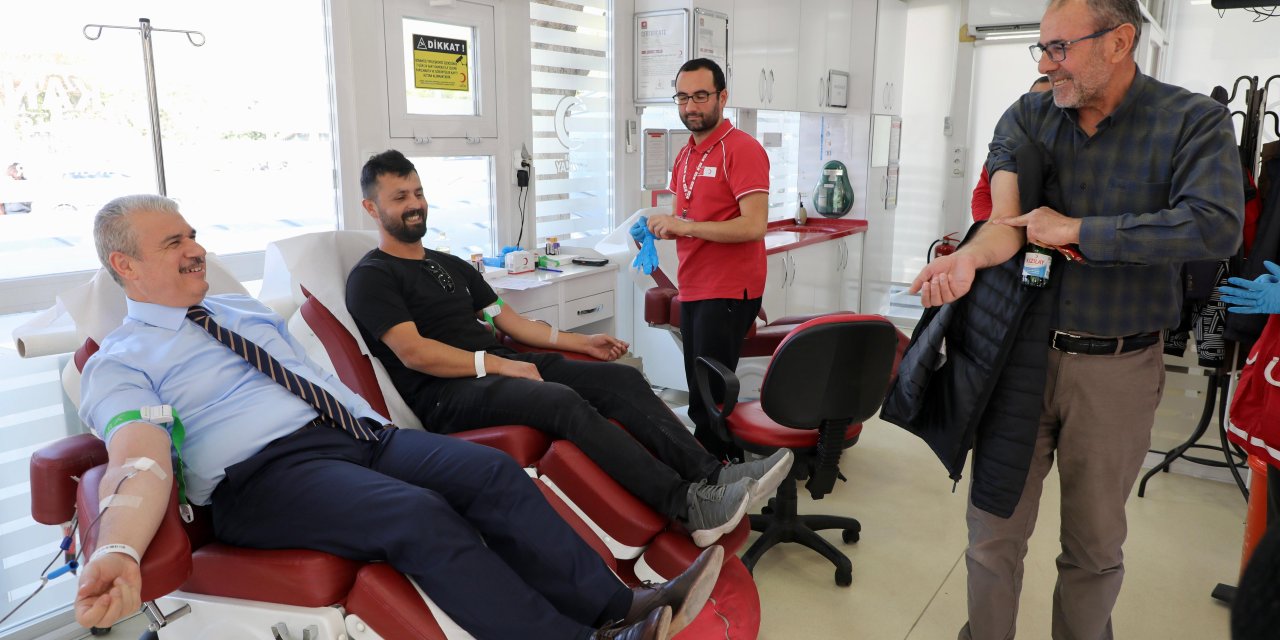 Vali İbrahim Akın, kan bağışında bulundu