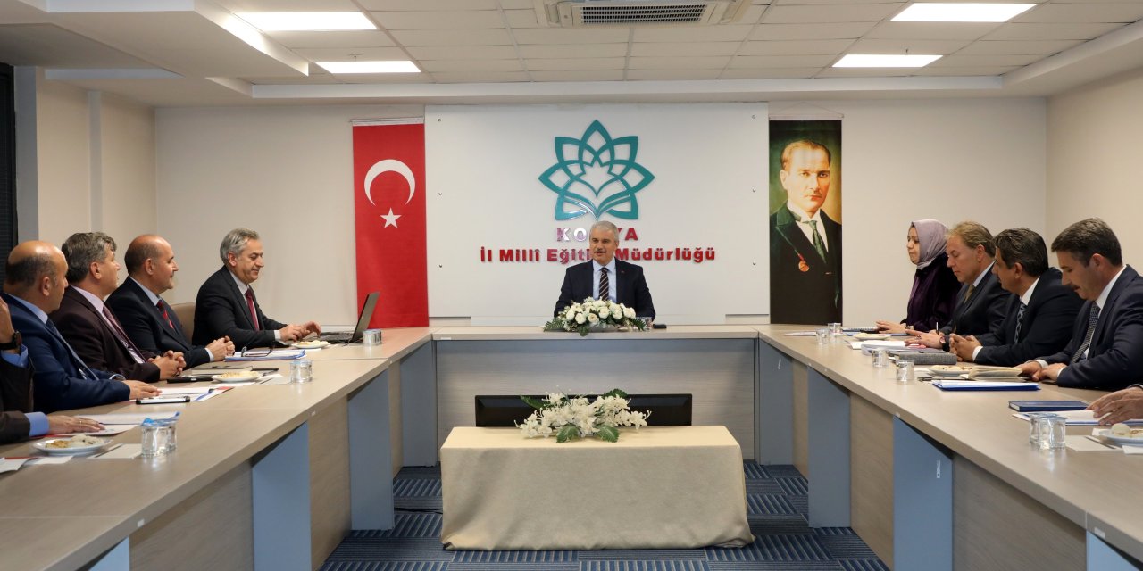 Konya Valisi Akın, İl Milli Eğitim Müdürlüğünü ziyaret etti