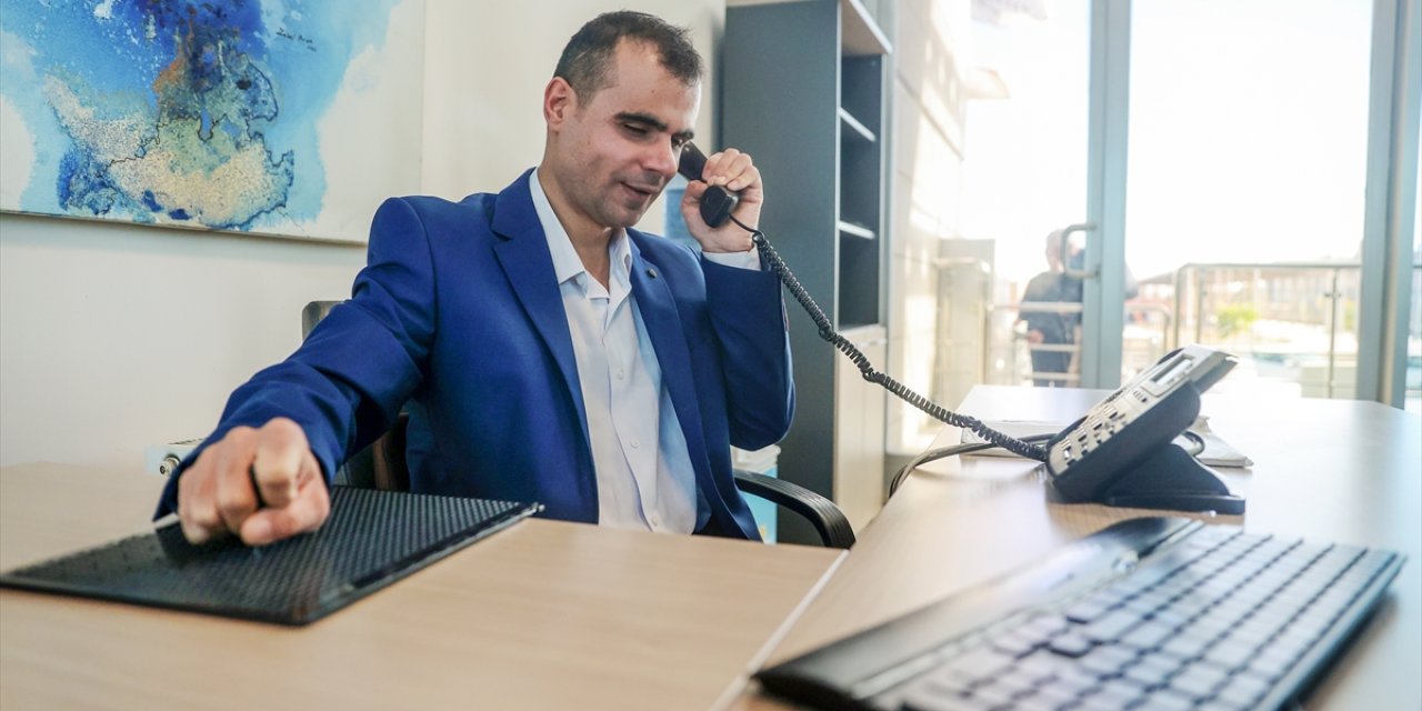 Rehber gibi hafızasıyla üniversitenin telefon trafiğini yönetiyor