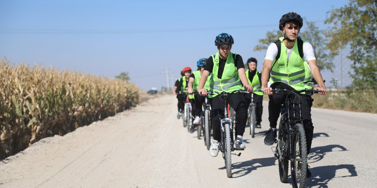 Konya’da öğrenciler doğal ve tarihi güzellikler eşliğinde pedal çevirdi