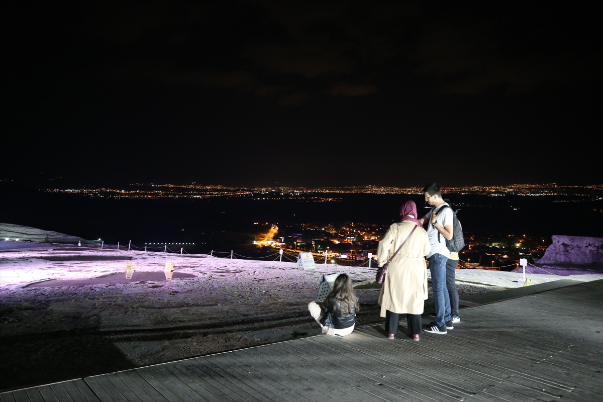 aa-20240412-34255793-34255781-pamukkale-ziyaretcilerini-gece-de-agirlamaya-basladi.jpg