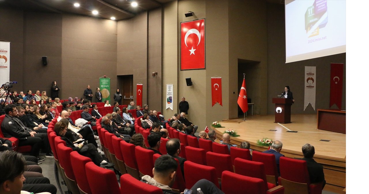 aa-20241024-35999414-35999413-konyada-11-uluslararasi-yonetim-bilisim-sistemleri-konferansi-basladi.jpg
