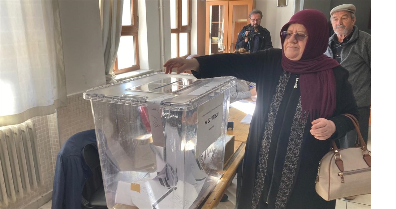aa-20241027-36025858-36025855-konyada-cifte-vatandaslar-bulgaristan-secimleri-icin-oy-kullaniyor.jpg