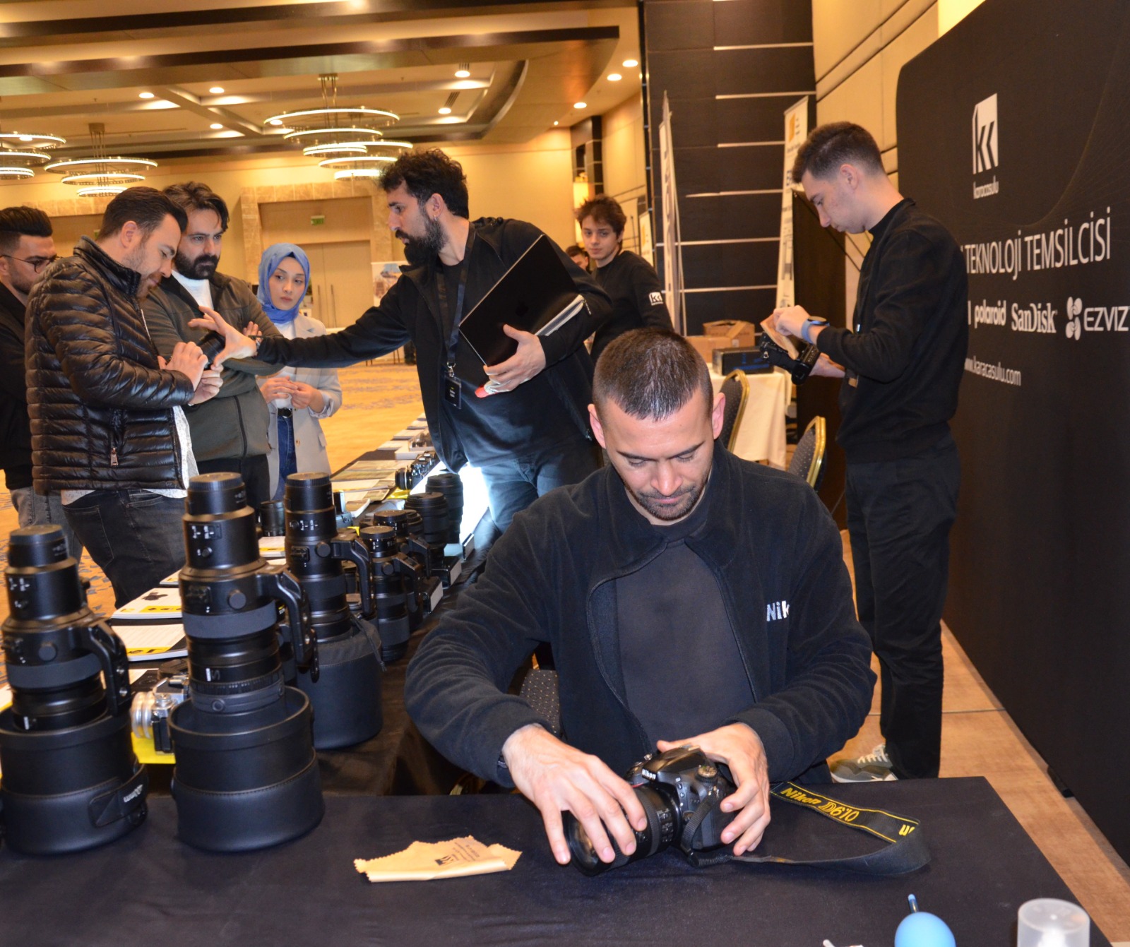 fotografcilik-ve-video-ekipmanlari-etkinligine-yogun-katilim-3.jpg