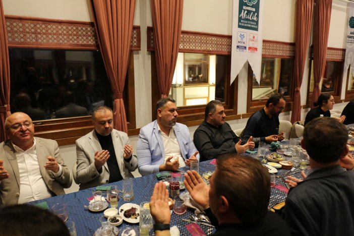 konesob-ailesi-iftarda-bulustu-17.jpg