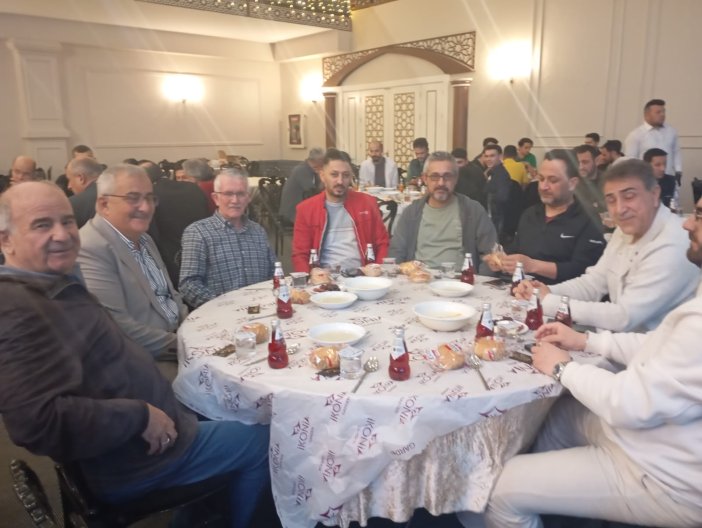 muzikseverleri-bulusturan-iftar-3.jpg
