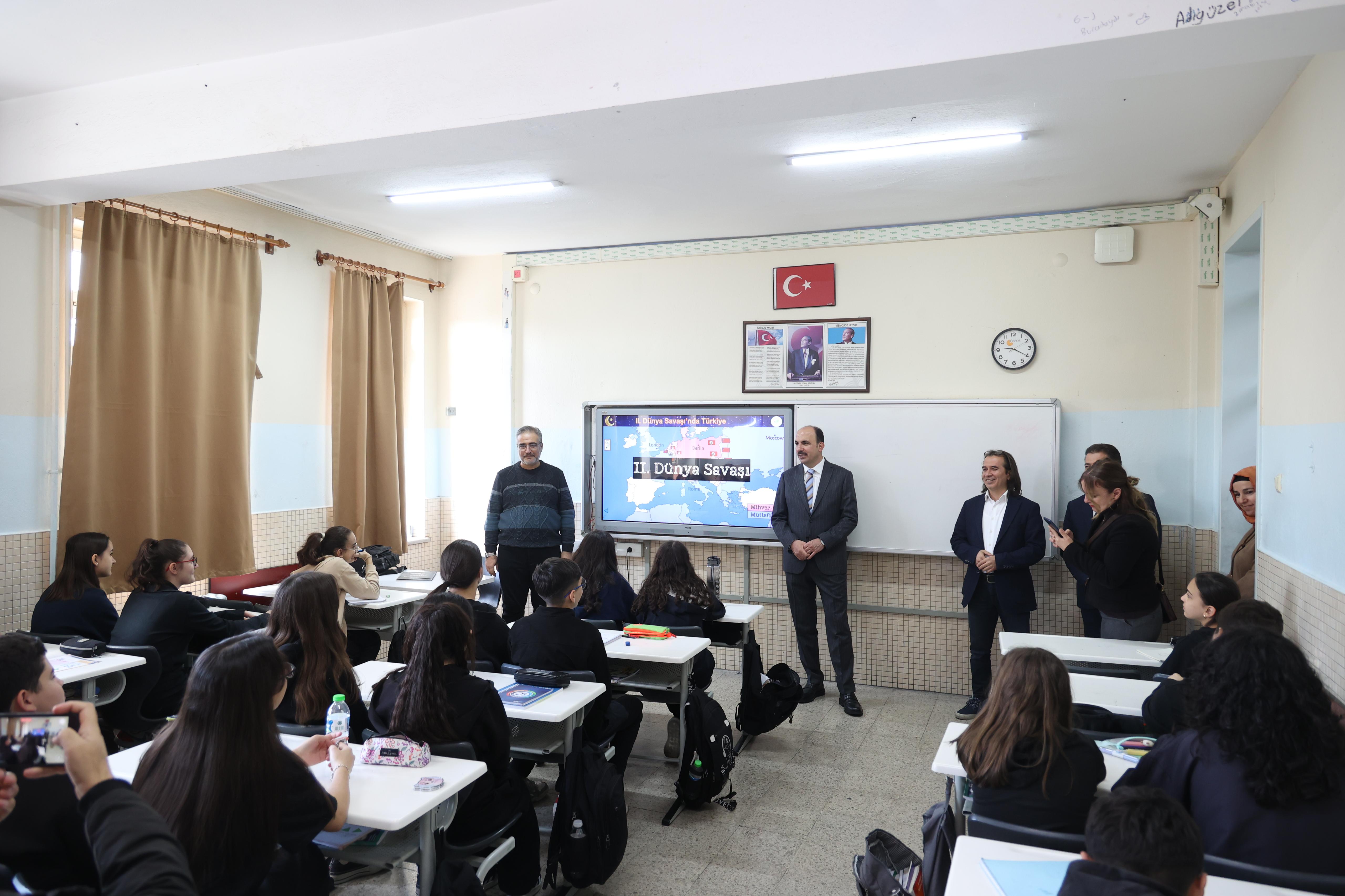 baskan-altay-ogrencilerle-bir-araya-geldi-3.jpg