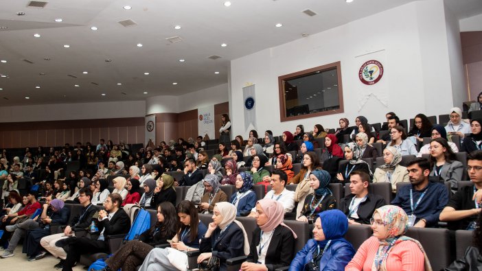 eczaciligin-duayenleri-selcuk-universitesinde-bulustu-7.jpg