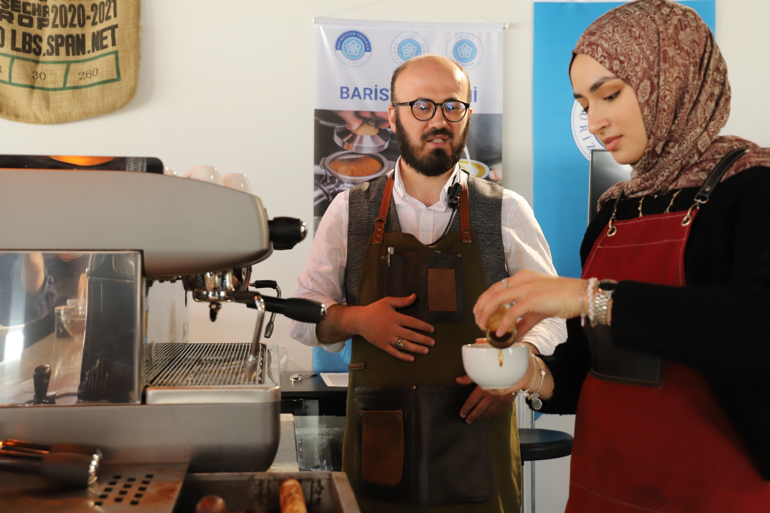 masterchef-yarismacisi-beyza-huri-aydin-neu-barista-atolyesinde-egitim-aliyor-2-001.jpeg
