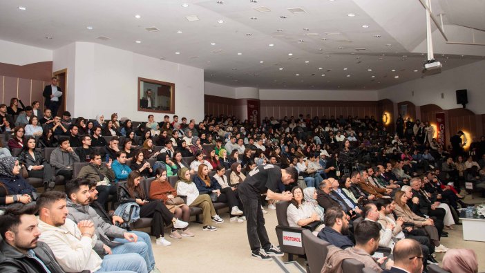 selcuk-universitesi-iletisim-fakultesinde-markafest-heyecani-5.jpg