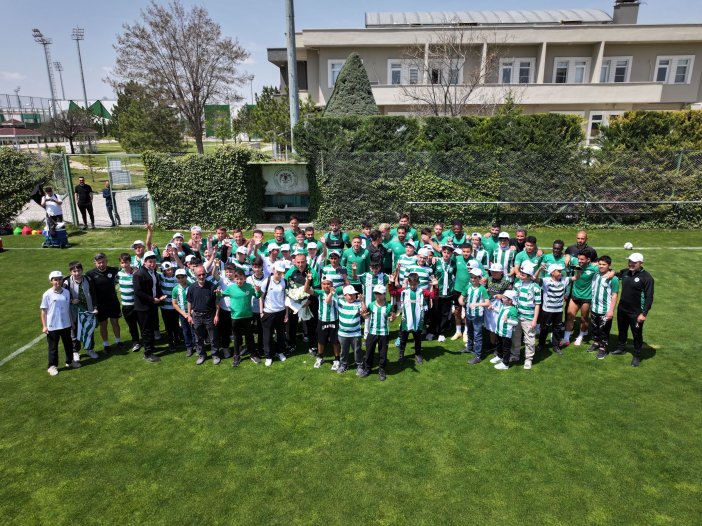 karatayli-cocuklar-konyaspor-antrenmanini-izledi-3.jpg