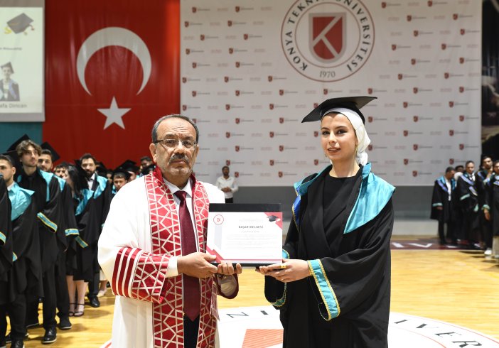 ktun-bilgisayar-ve-bilisim-fakultesi-ilk-mezunlarini-gururla-ugurladi-04.jpg