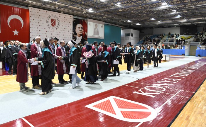 ktun-bilgisayar-ve-bilisim-fakultesi-ilk-mezunlarini-gururla-ugurladi-07.jpg
