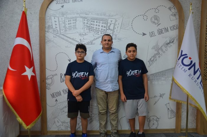 ozgur-pazarci-lgs-turkiye-birincisi-ogrenciyleriyle-birlikte-foto.jpg