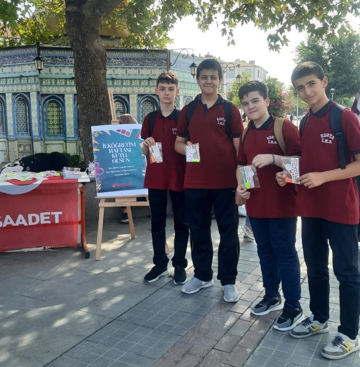 saadet-partisinden-ogrencilere-cesitli-hediyeler-4-001.jpg