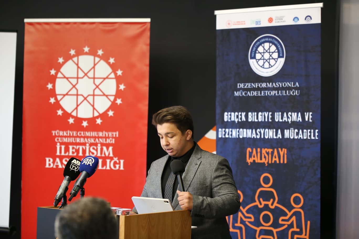 konyada-gercek-bilgiye-ulasma-ve-dezenformasyonla-mucadele-paneli-2.jpg