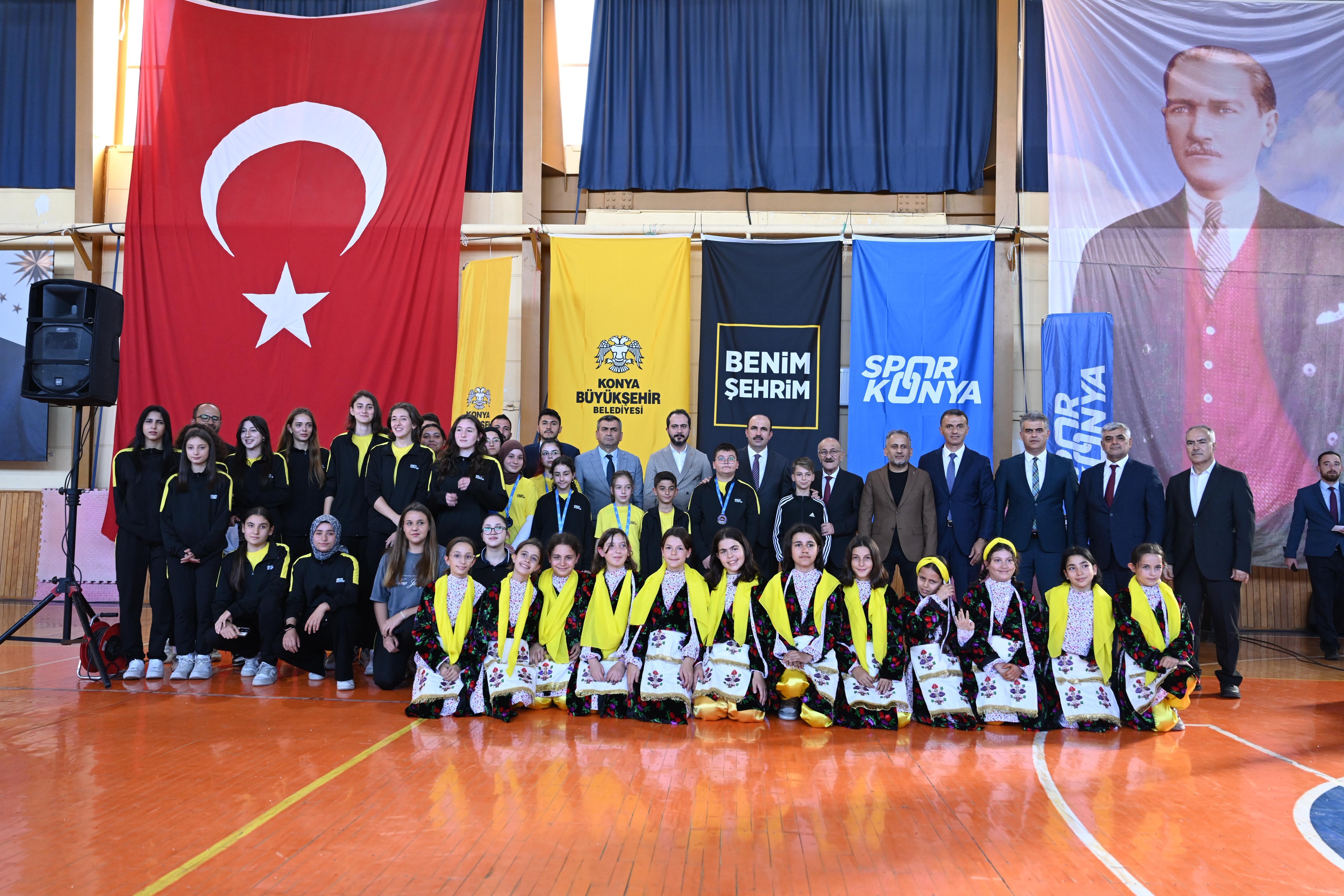 baskan-altay-beysehirde-spor-okullari-donem-acilisinda-ogrencilerle-bulustu-5.jpg