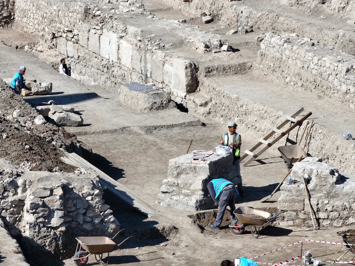 aa-20251031-39573905-39573902-konyanin-selcuklu-donemi-kale-kapilarindan-birinin-temeli-ortaya-cikarildi.jpg