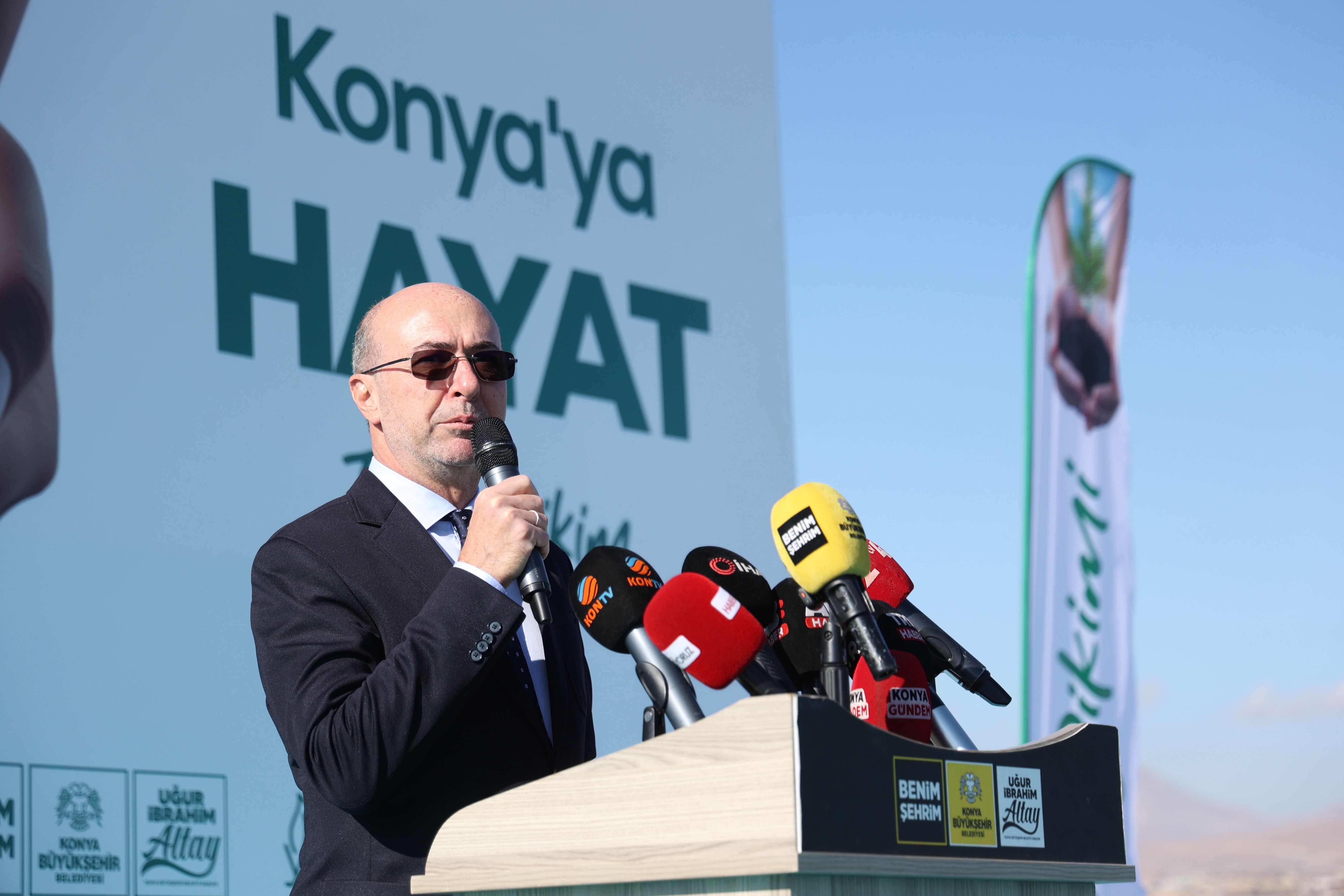 baskan-altay-ogrencilerle-fidan-dikti-14.jpg