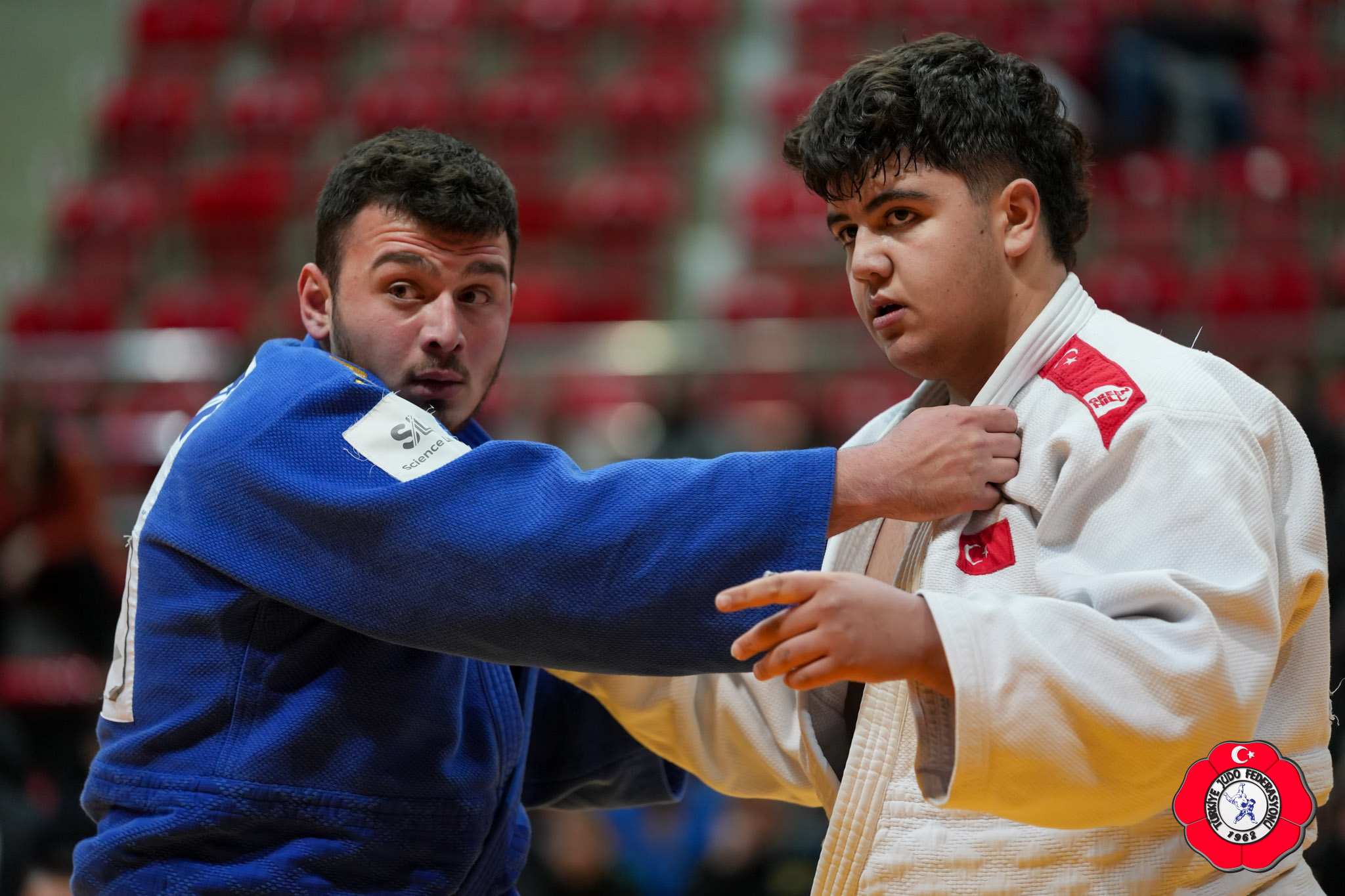 konya-buyuksehir-umitler-judo-takimi-turkiye-ikincisi-oldu.jpg