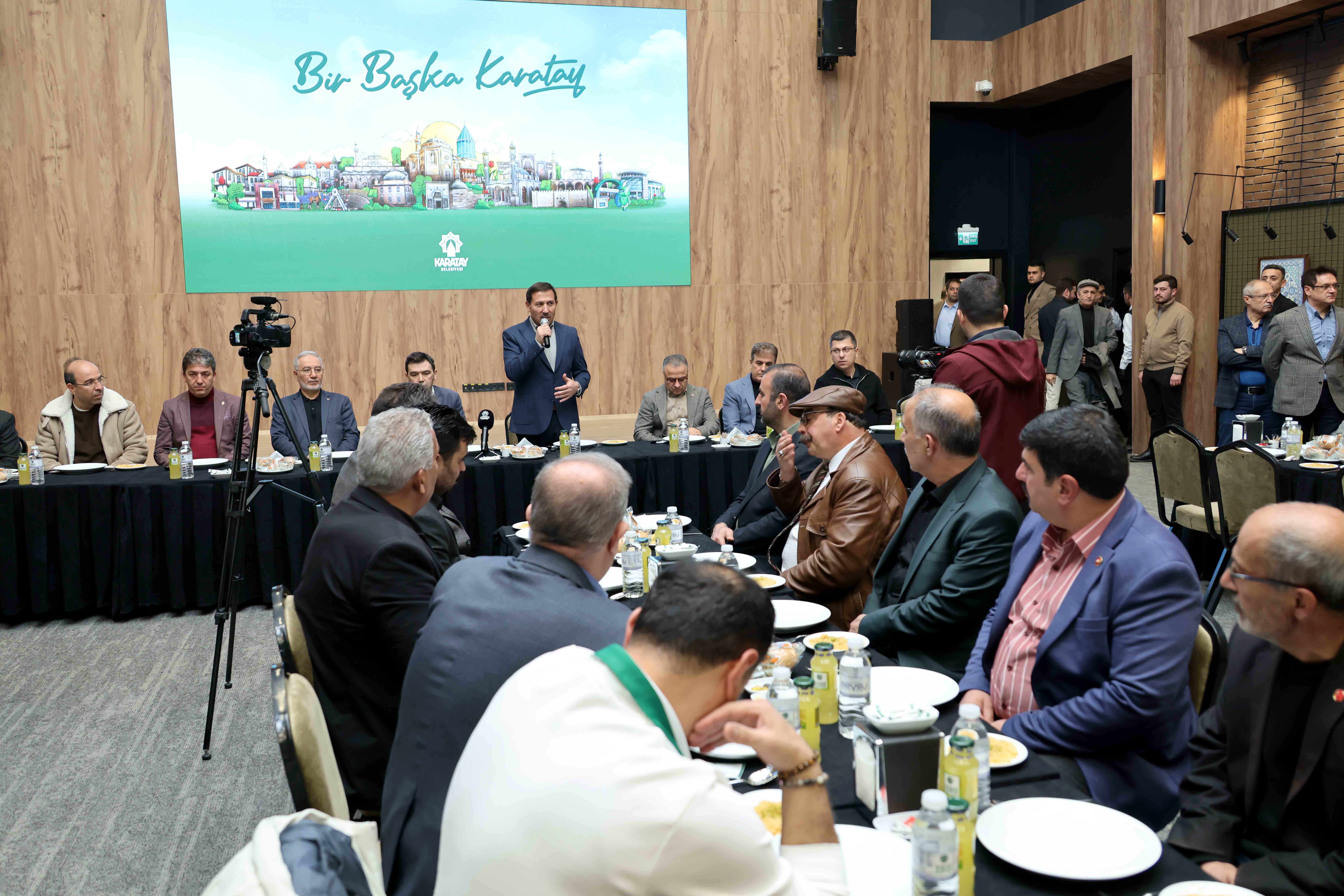 karatay-protokolu-ve-muhtarlar-iftar-programinda-bir-araya-geldi-6.jpg