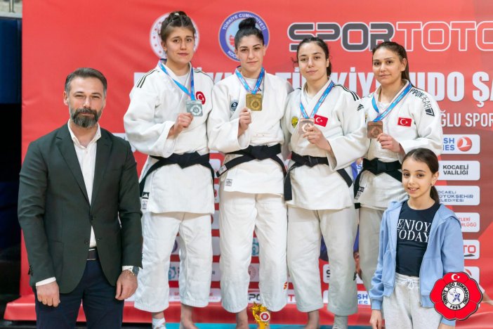 konya-buyuksehir-bisiklette-zirvede-judoda-kursude-3.jpg