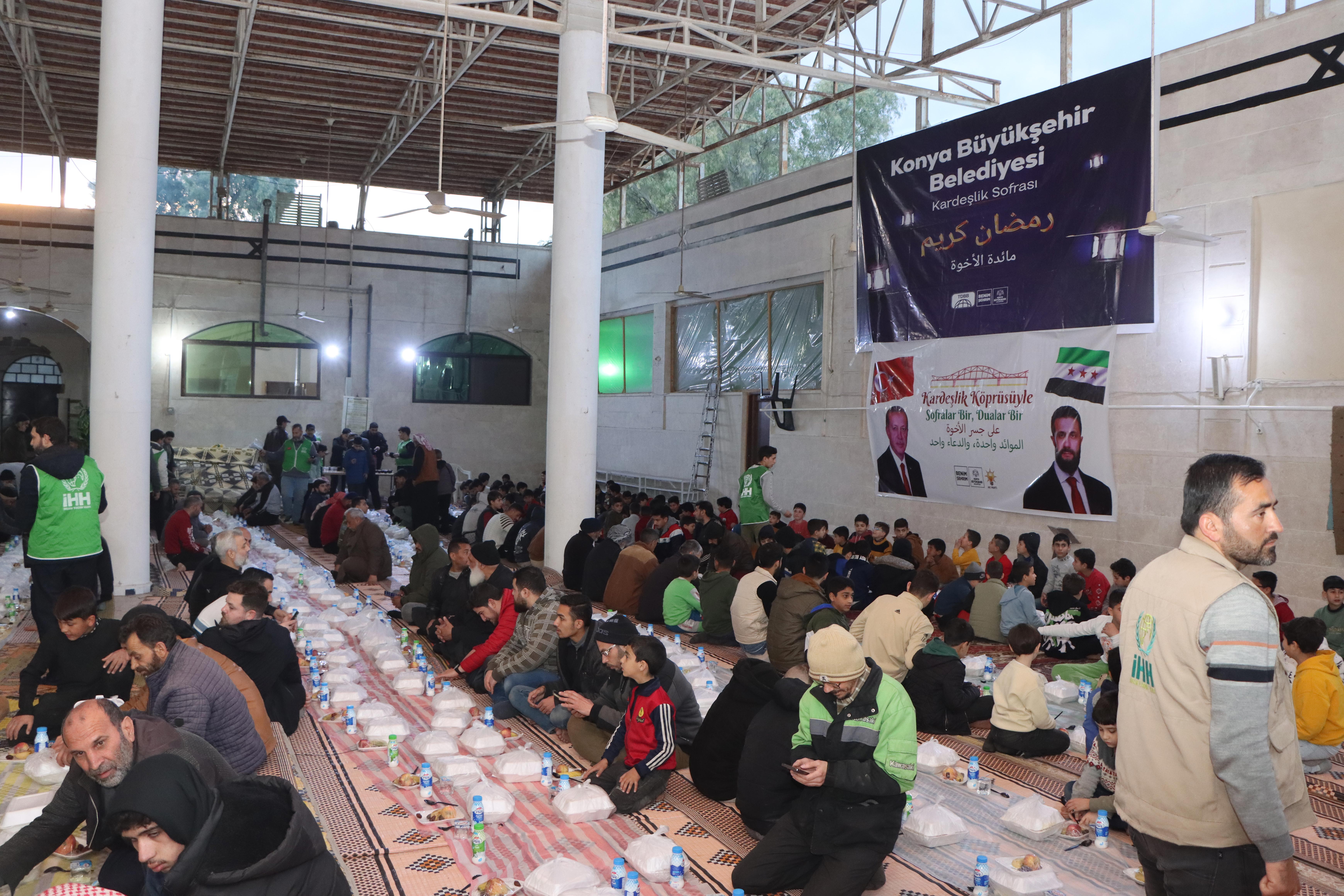 konya-suriyede-iftar-sofralari-kuruyor-8.jpg