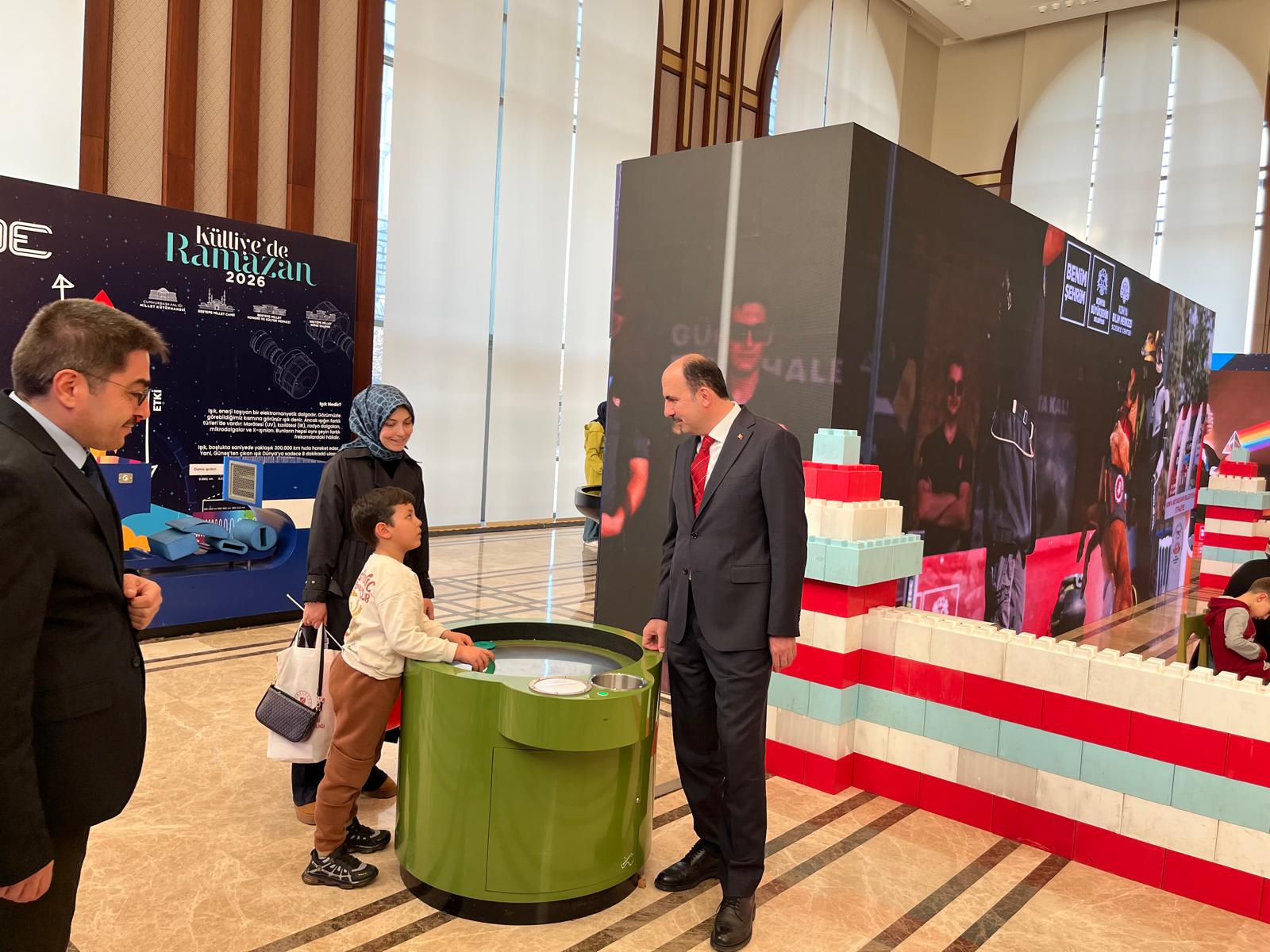 baskan-altay-konya-bilim-merkezi-etkinlik-alaninda-cocuklarla-bulustu-4.jpg
