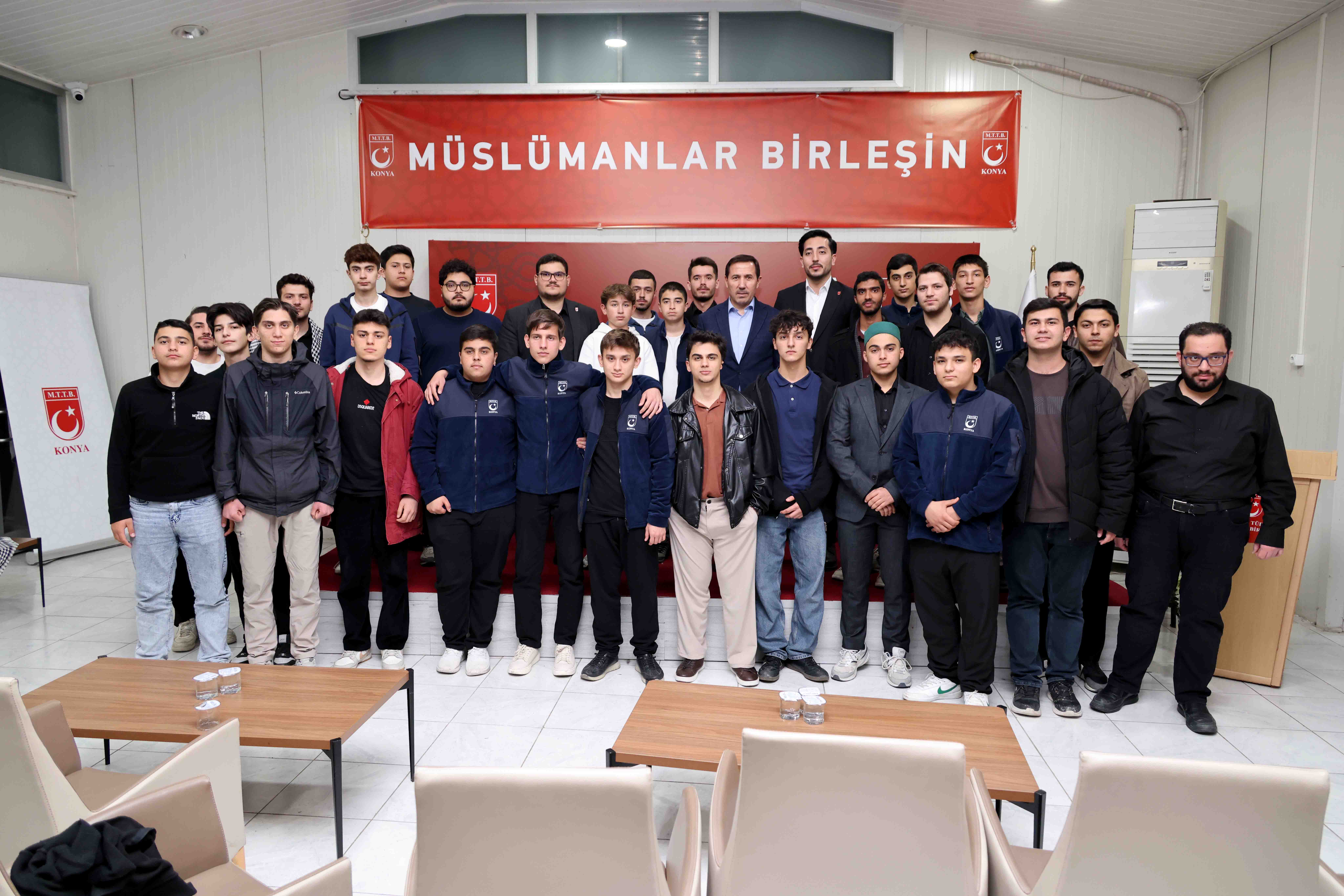 baskan-hasan-kilca-genclerle-bir-araya-geldi-1.jpg