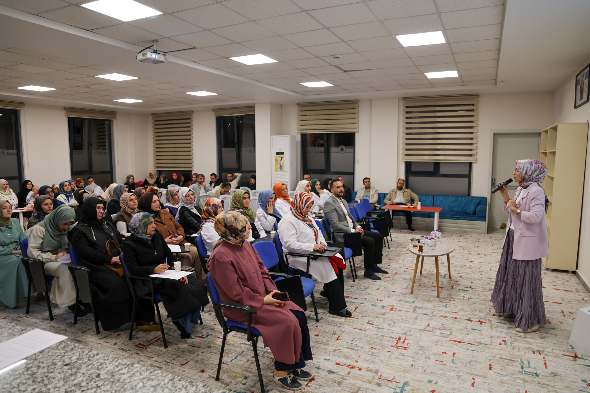 aileler-egitim-seminerleri-ile-bilgilendiriliyor-8.jpg
