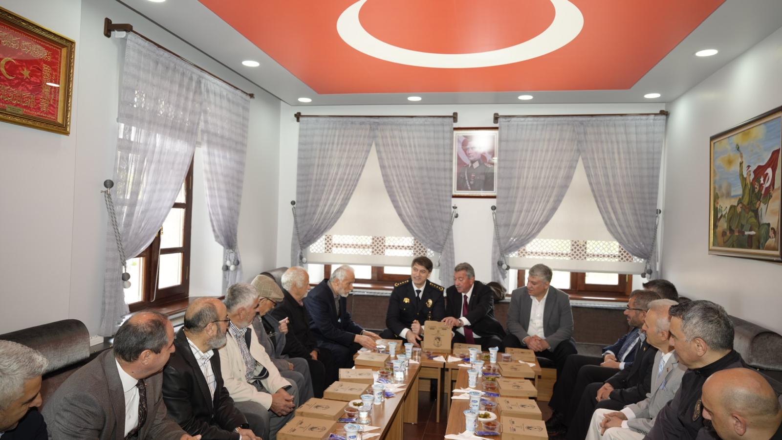 yeni-konya-il-emniyet-mudurunden-anlamli-ziyaret-15.jpeg