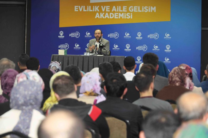 evlilik-ve-aile-gelisim-akademisi-yogun-katilimla-devam-ediyor-2.jpg