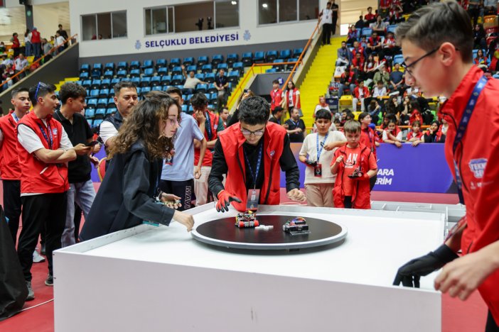 gelecek-selcukluda-kodlaniyor-teknosel-2026-teknoloji-festivali-basladi-1.jpg
