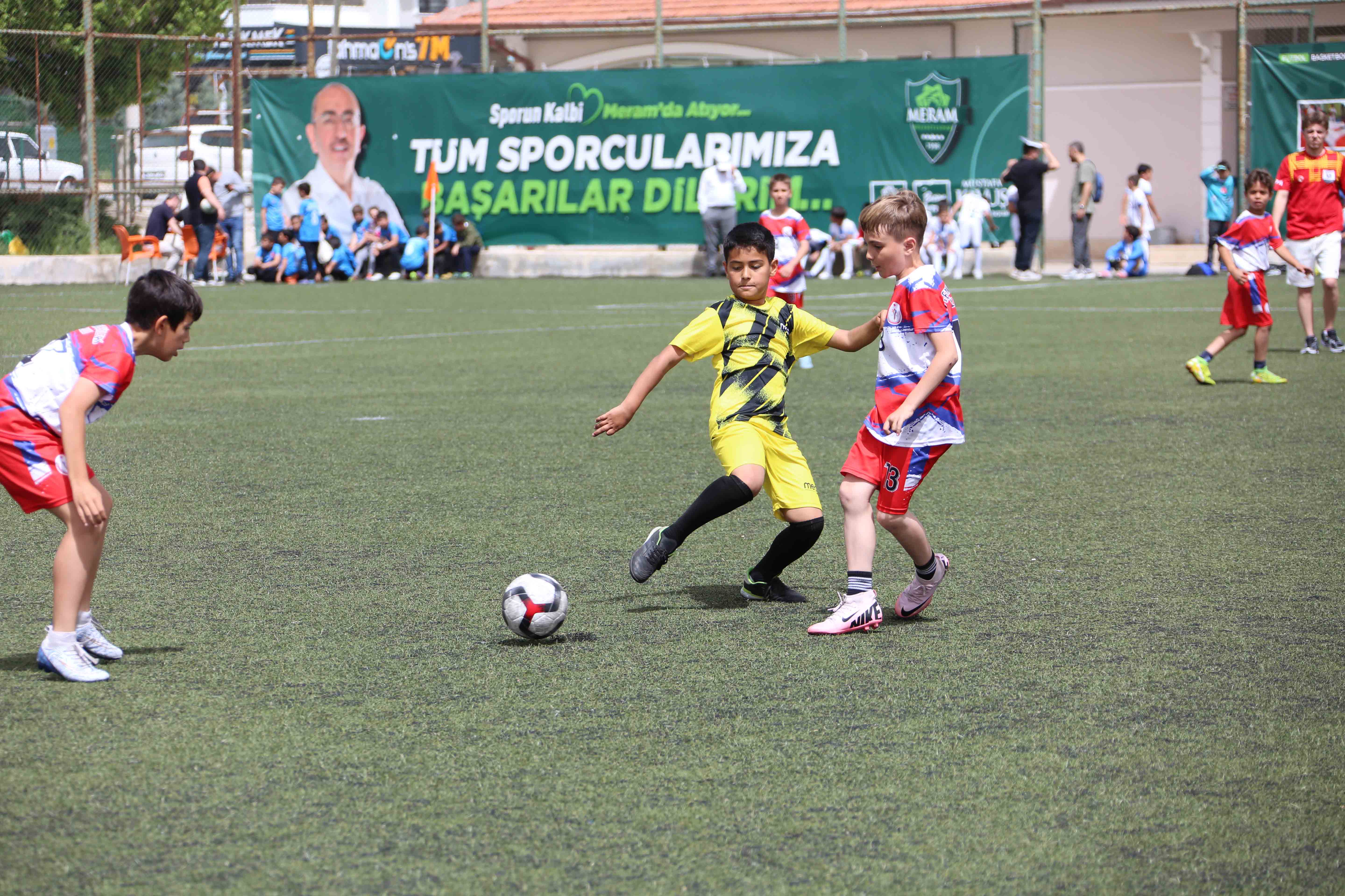 meramin-geleneksel-futbol-heyecani-basladi-7.jpg