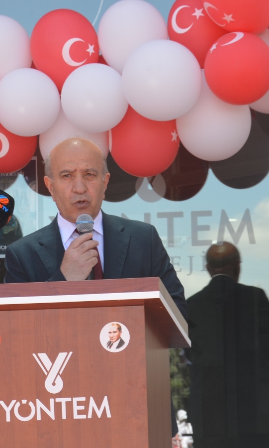 yontem-koleji-okul-muduru-musa-gezgin-konusurken.jpg
