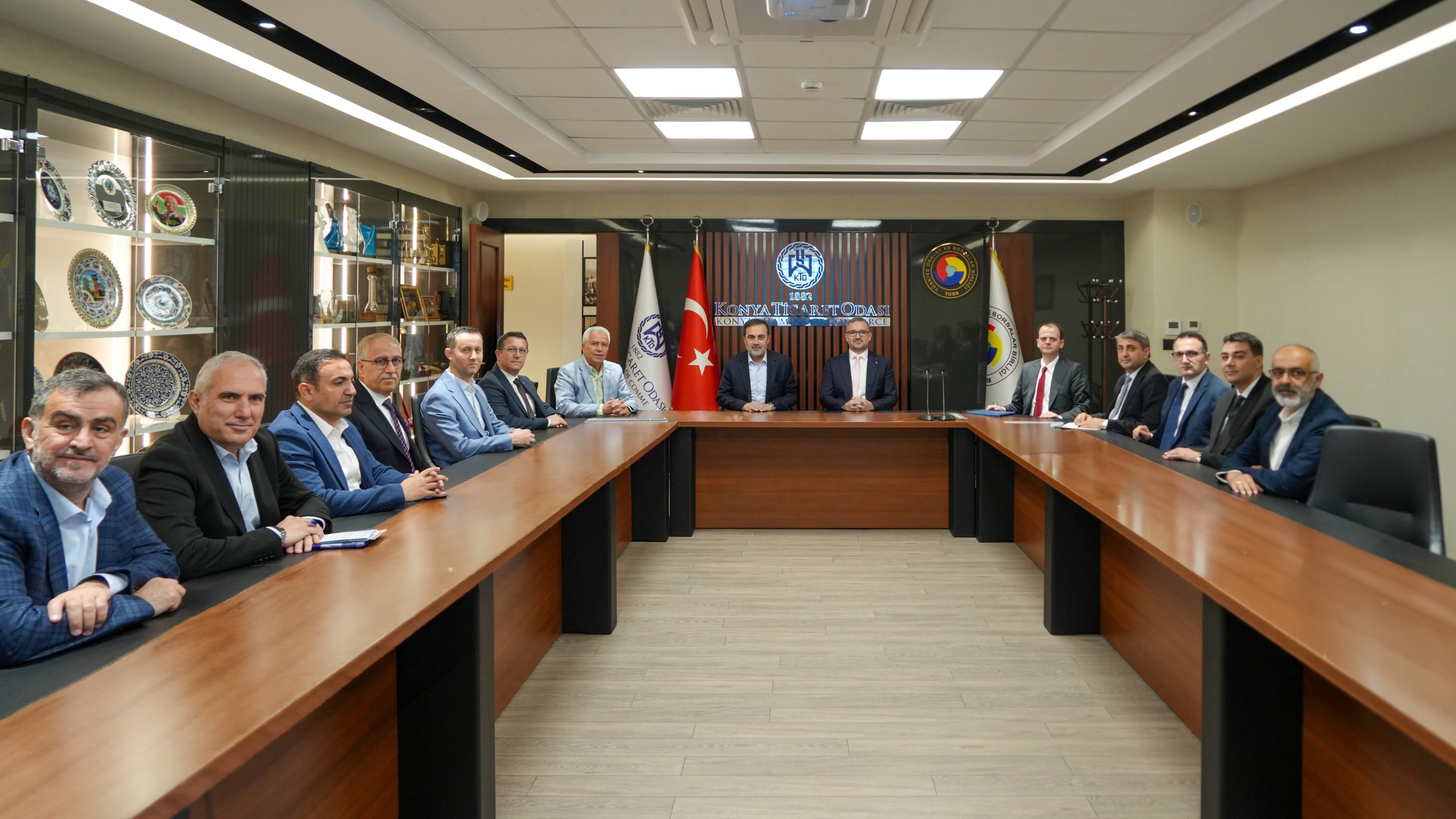 merkez-bankasi-baskani-karahan-ktoyu-ziyaret-etti-3.jpg
