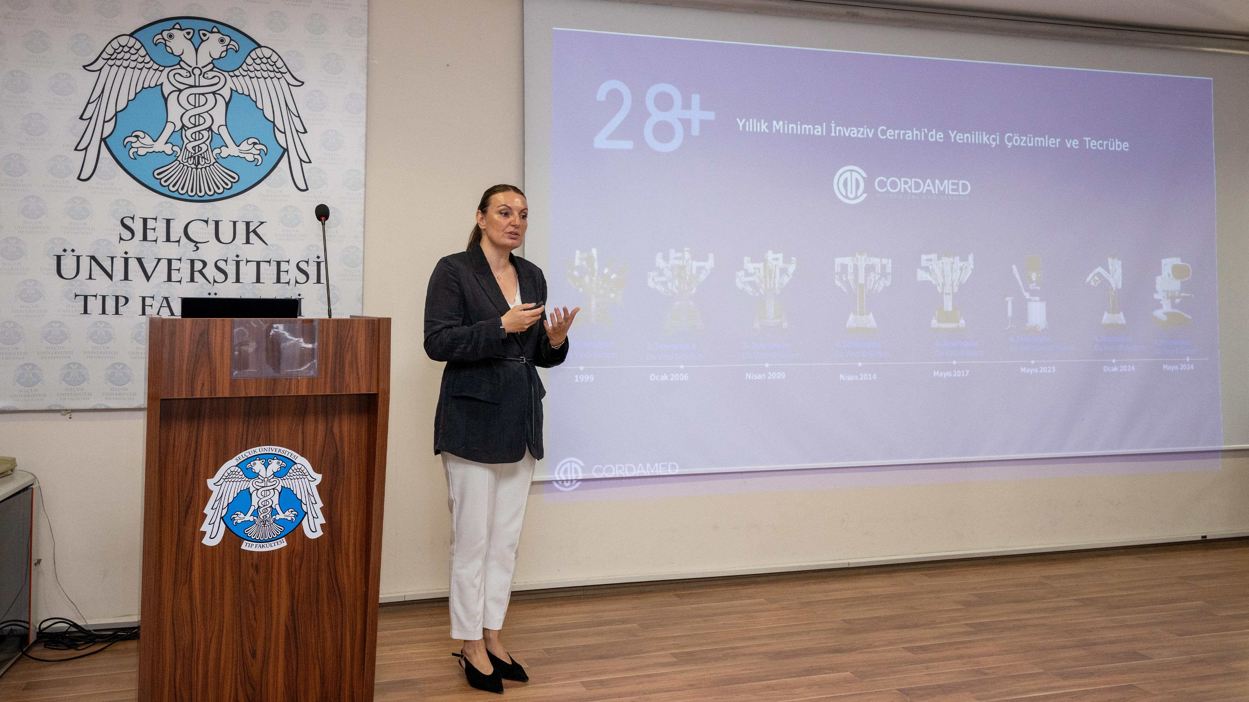 selcuk-tipta-robotik-cerrahi-ile-300-ameliyat-yapildi-2.jpeg