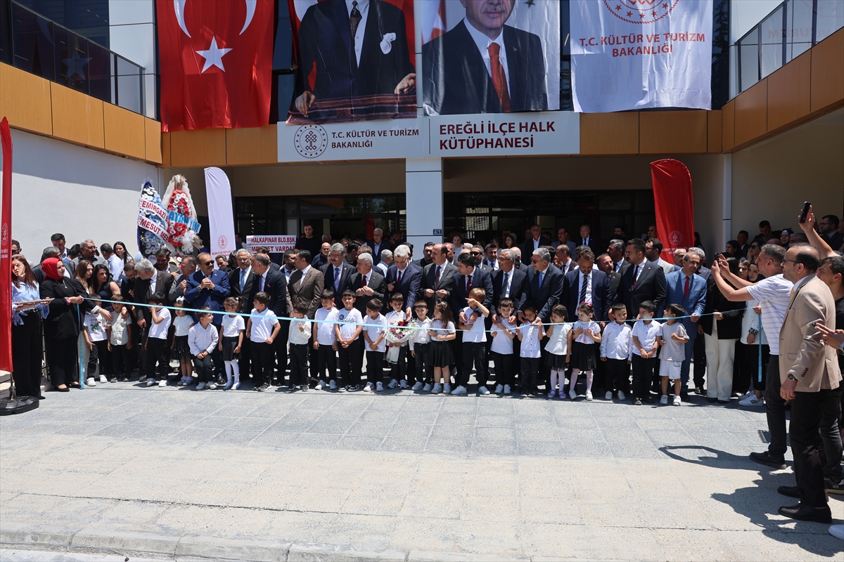 ticaret-bakani-bolat-konyada-kutuphane-acilisina-katildi-1.jpg