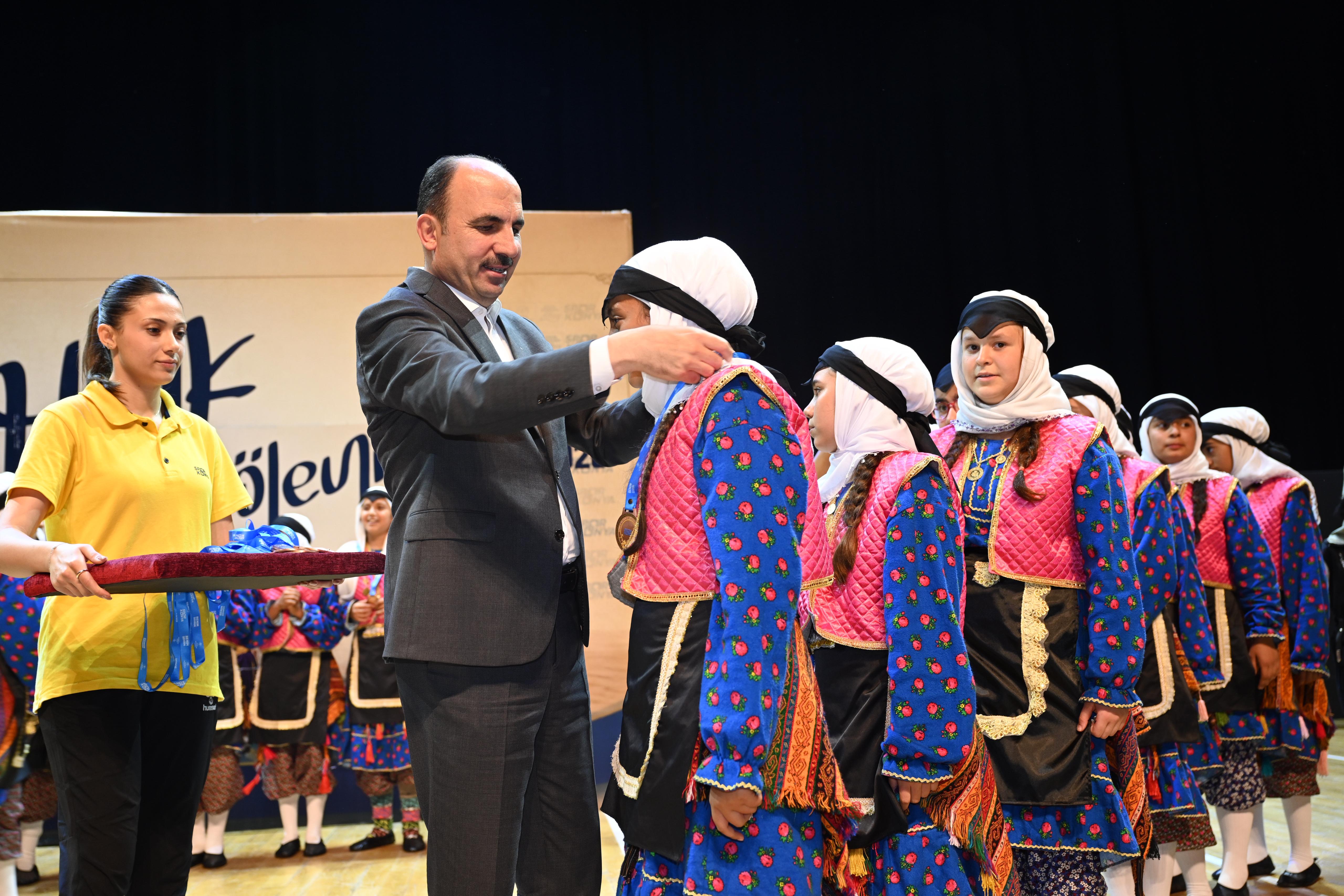 baskan-altay-halk-oyunlari-soleni-artik-sehrimiz-icin-devasa-bir-kultur-solenidir-12.jpg