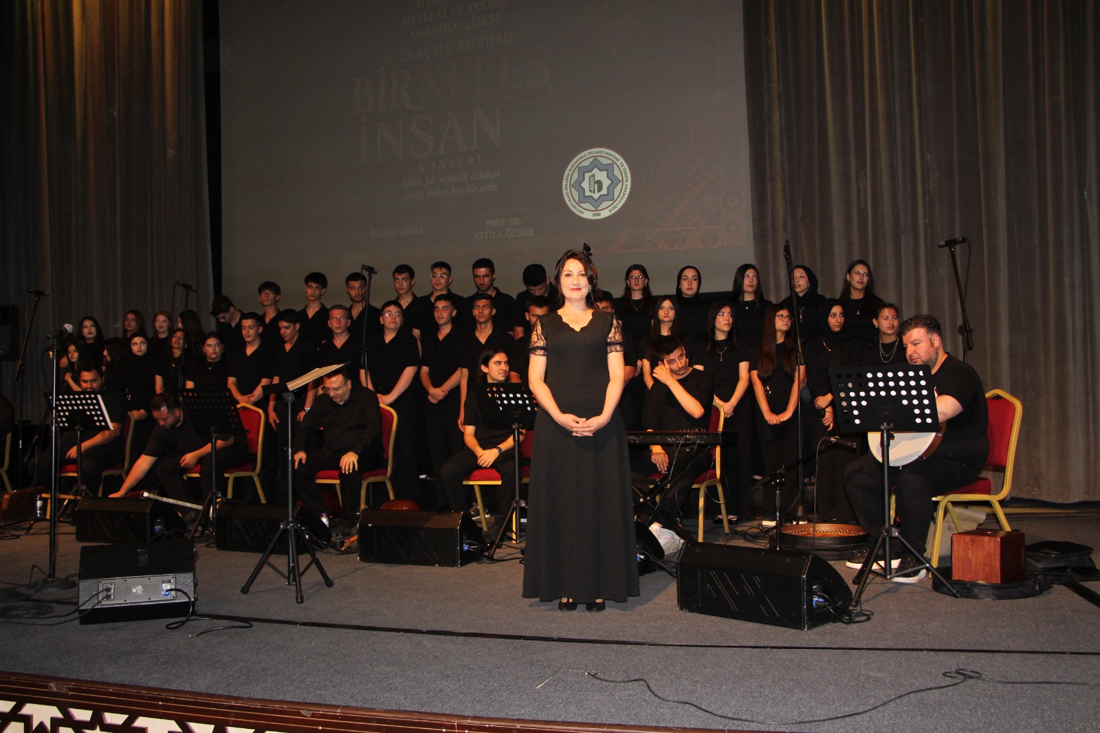bir-nefes-insan-bin-nefes-emek-hekimoglu-genclerinden-ilham-veren-konser-1.jpeg