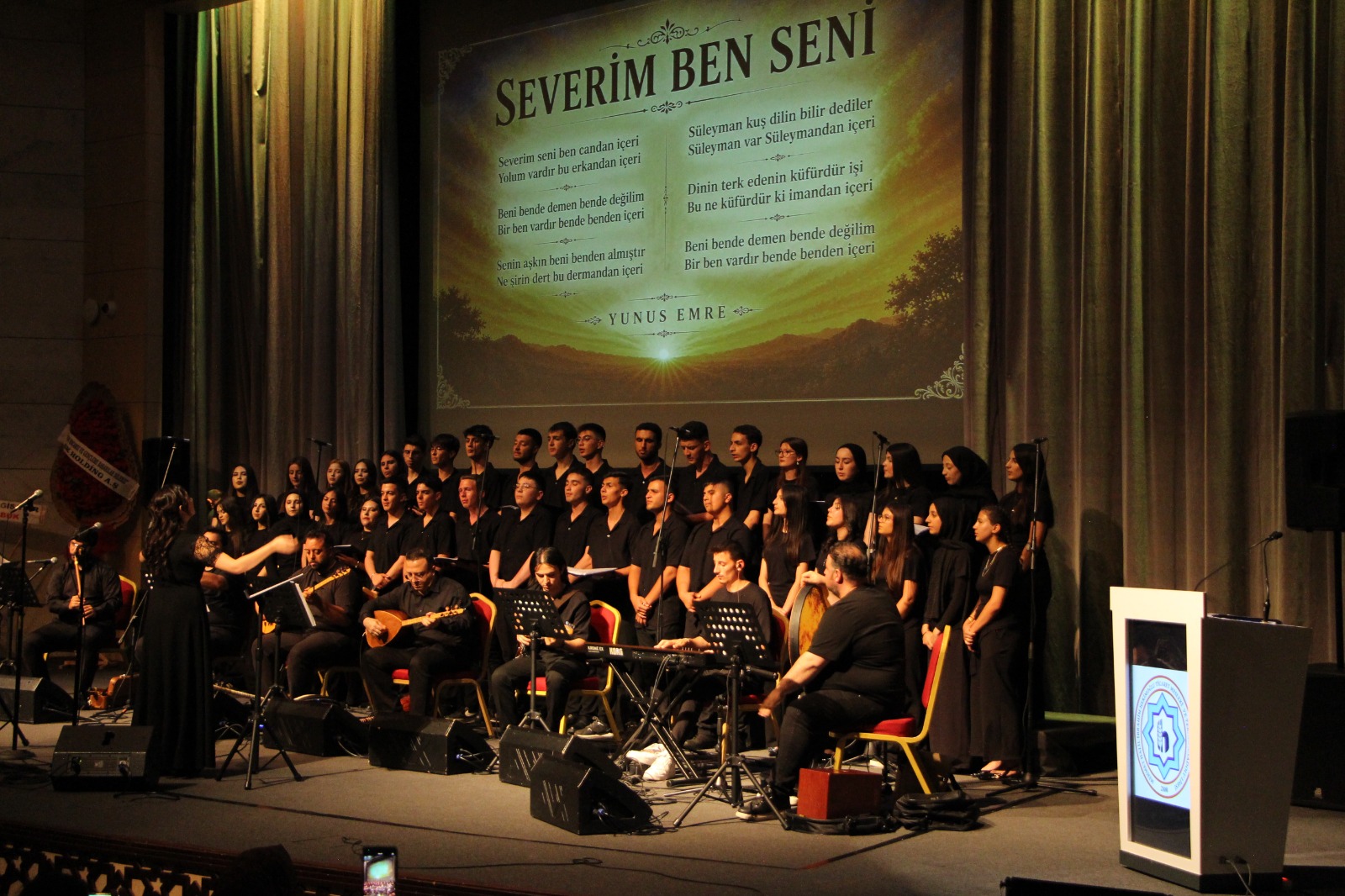 bir-nefes-insan-bin-nefes-emek-hekimoglu-genclerinden-ilham-veren-konser-4.jpeg